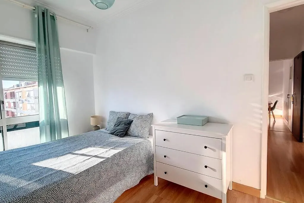 Cozy One Bedroom Apartment Лиссабон